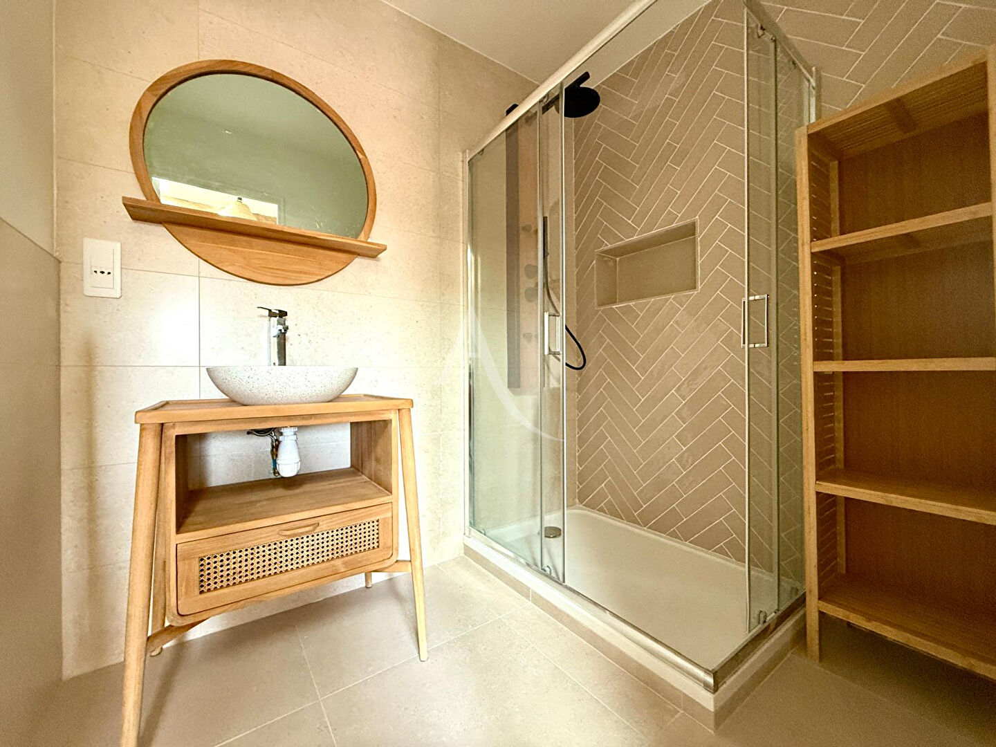 Photo Appartement Loupian T2 37 m² refait à neuf meublé image 4/6