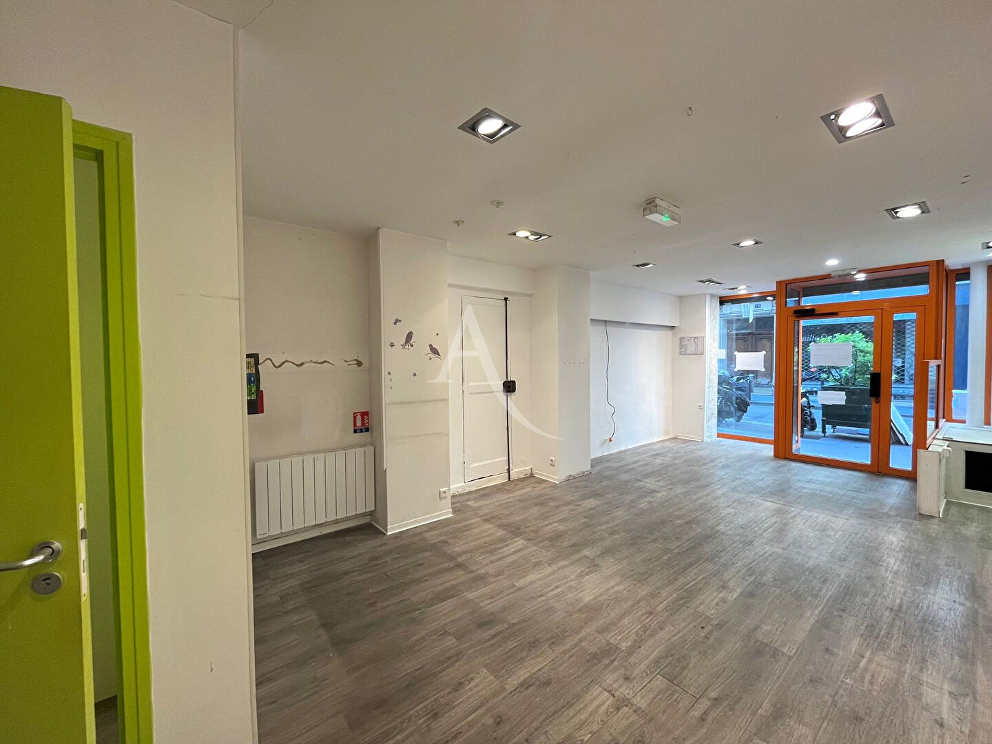 Photo Local commercial image 3/6