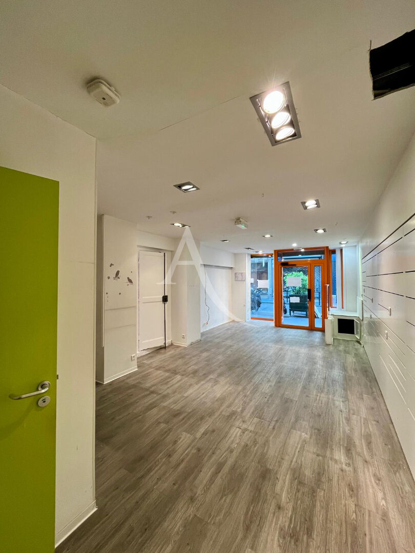 Photo Local commercial image 4/6