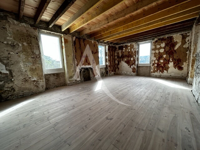 Photo Maison en pierre de 180m² environ à finir de renover, 5 mn à pieds Cahors centre. image 4/6