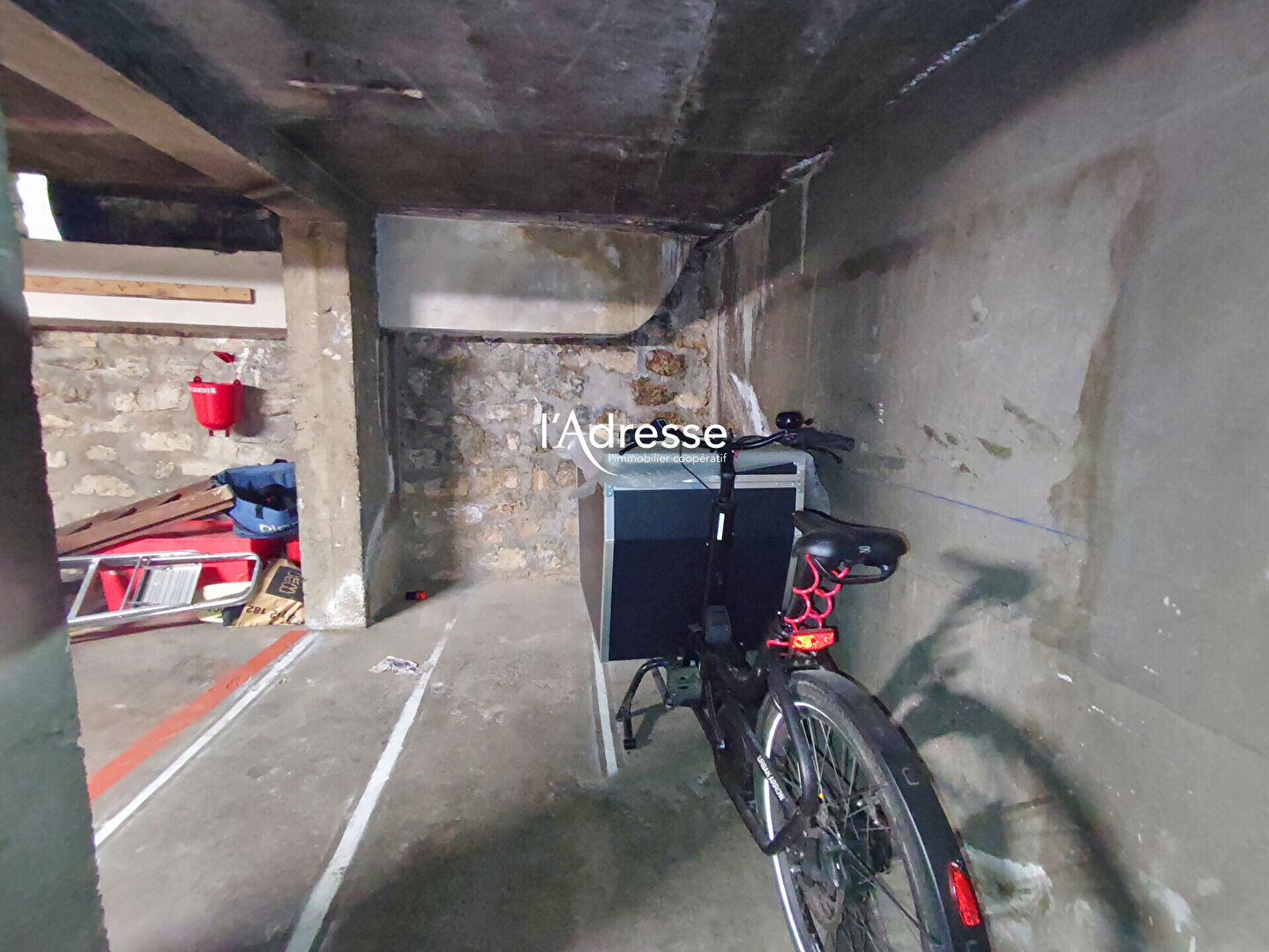 Parking - Métro Pasteur (Paris 15e)