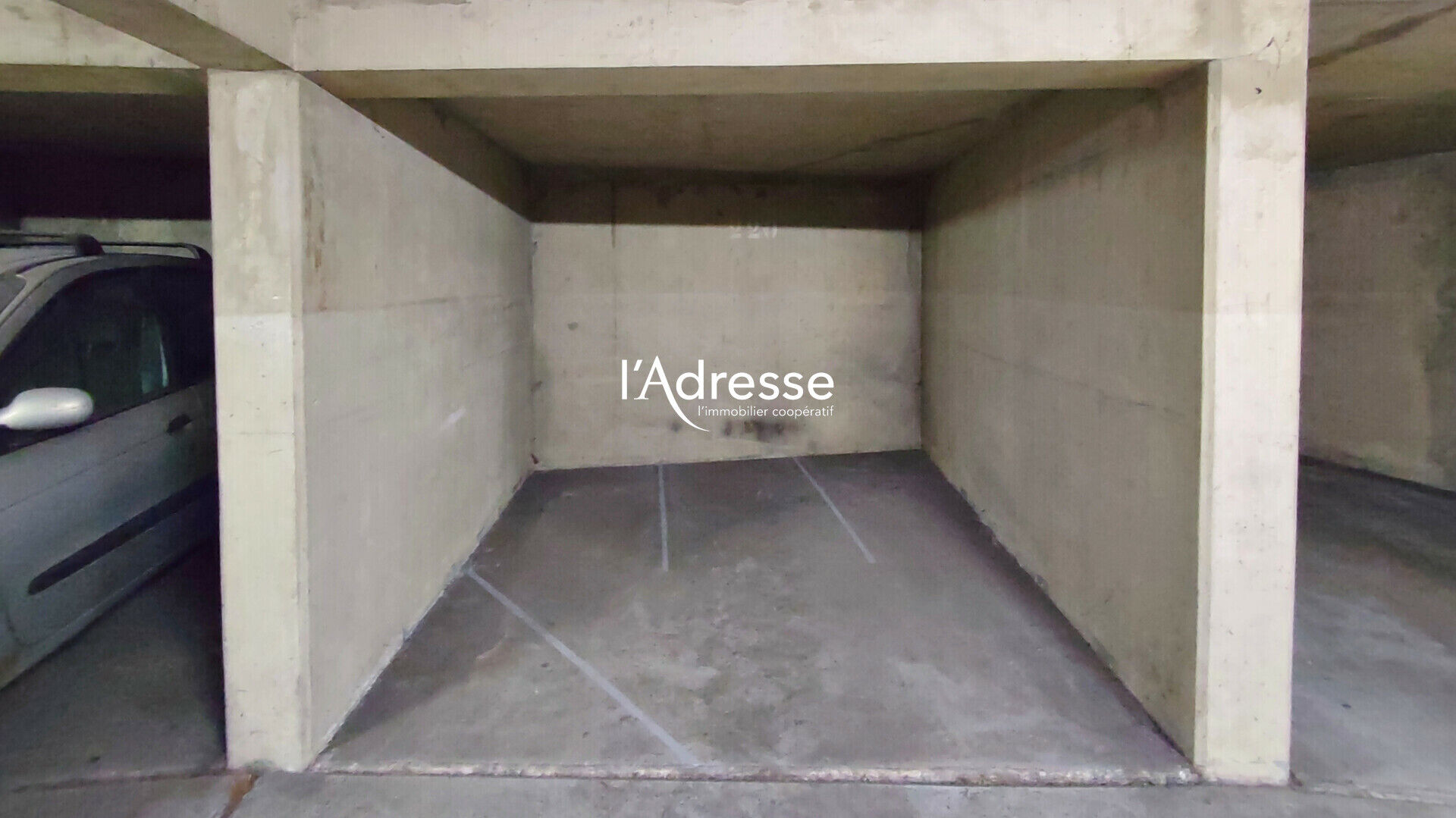 Photo 3 Emplacements de Parking - Métro Balard (Paris 15e) image 2/6