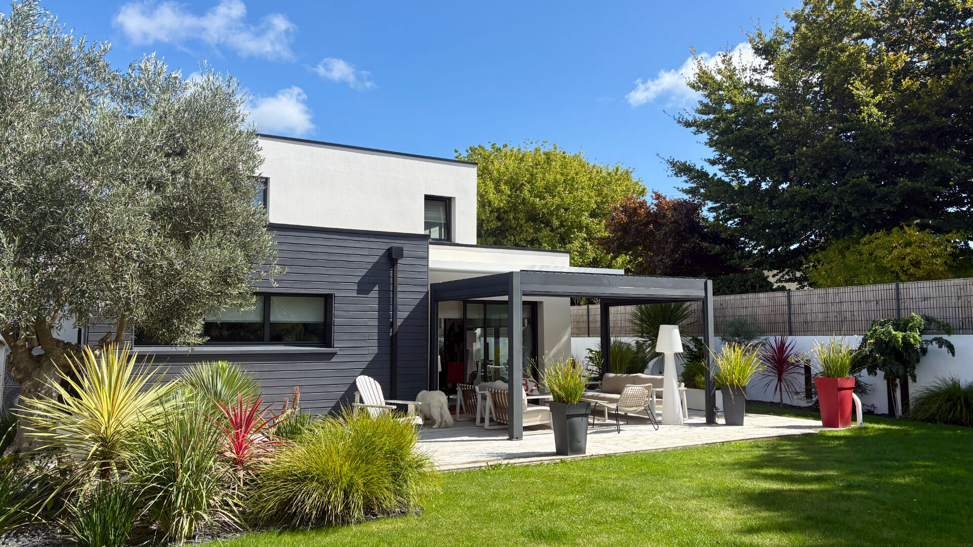 Gouesnach, côté Pleuven, grande et jolie contemporaine sur terrain de 1200 m².