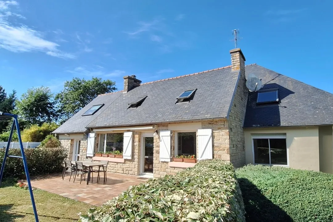 Fouesnant Maison de 214 m² , la plage à vélo !
