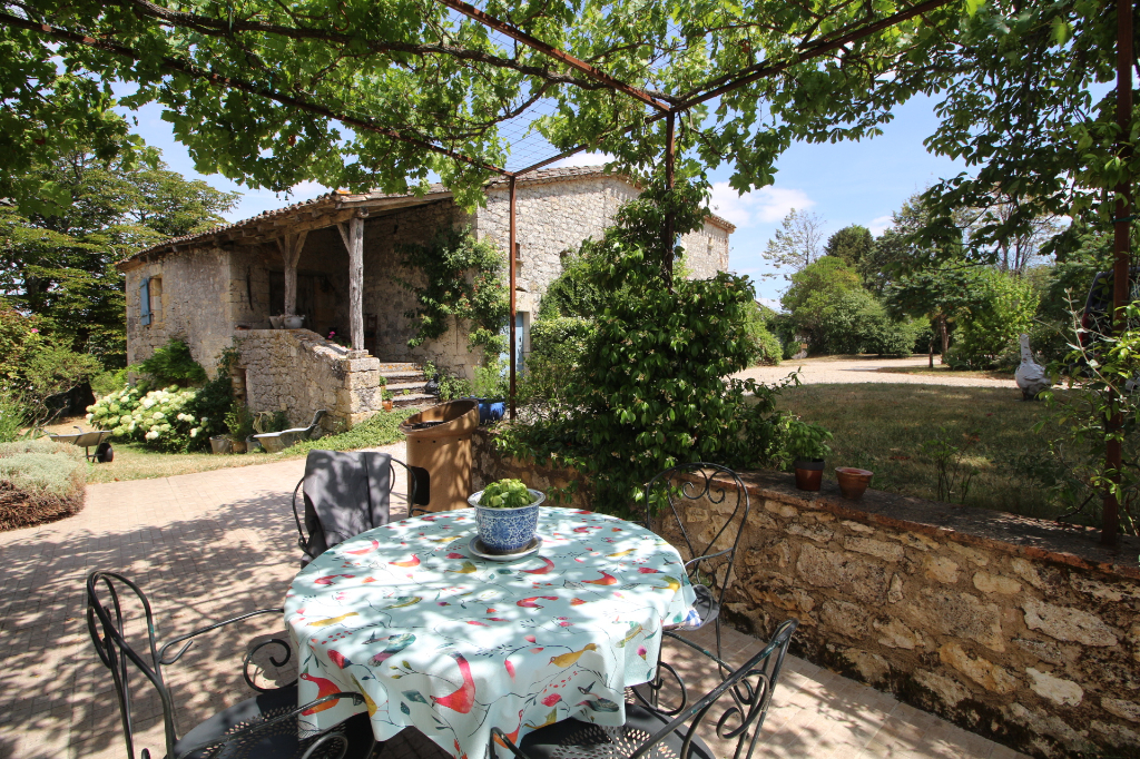 Beau domaine et ses nombreuses dépendances .. BourgdeVisa 82190