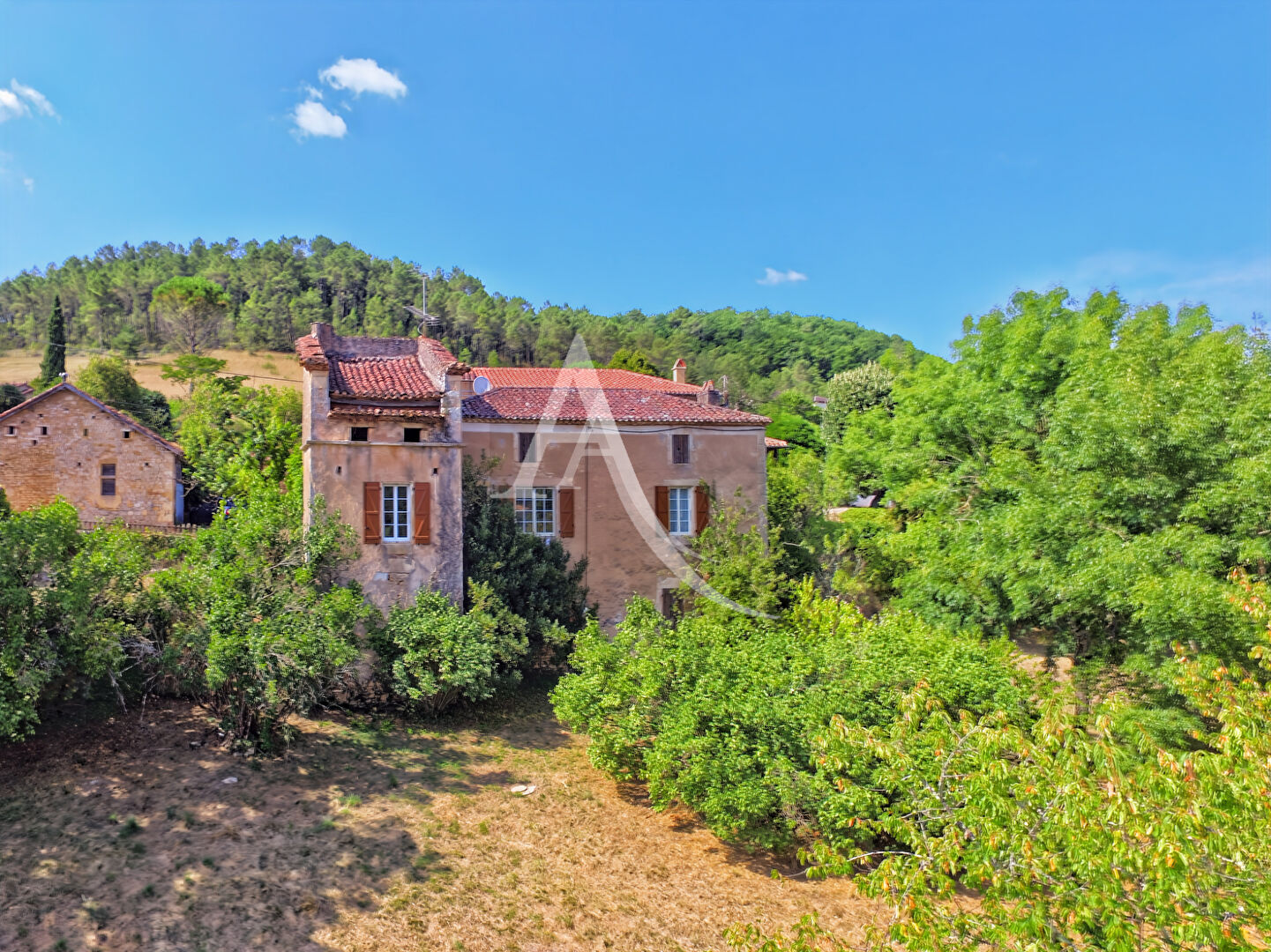 Maison et grange en pierre à rénover