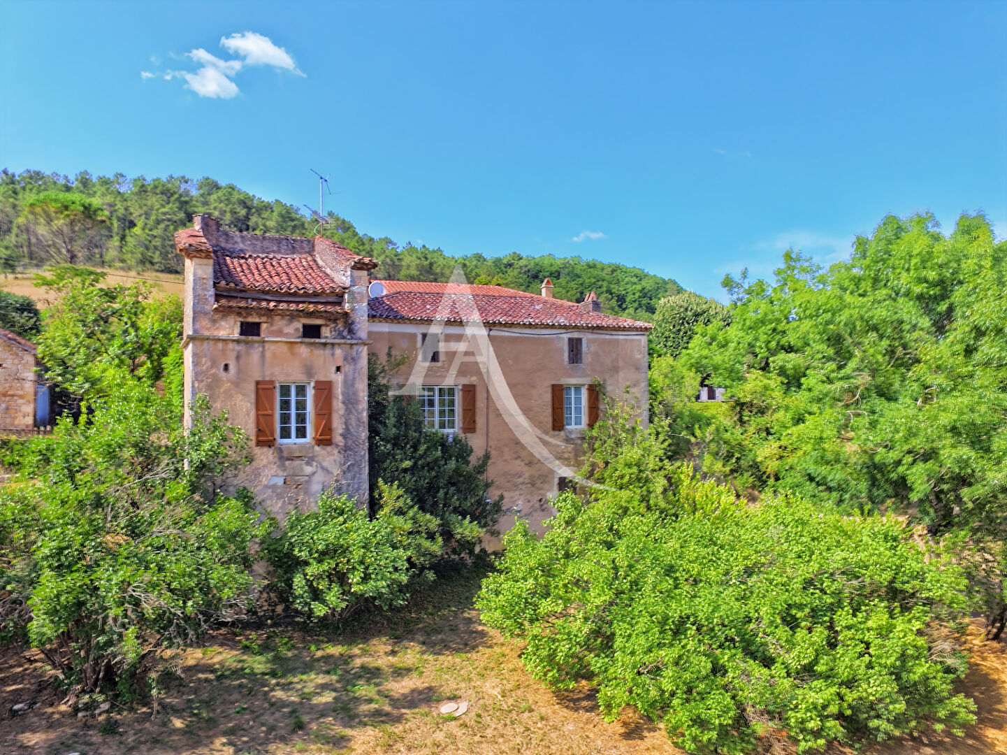 Photo Maison et grange en pierre à rénover image 2/6