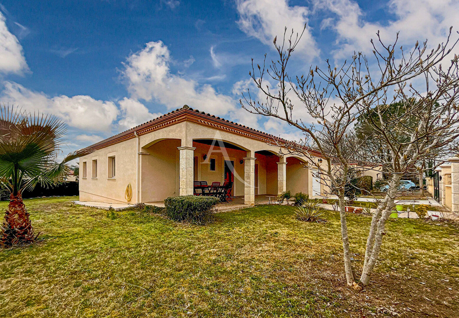 Photo A VENDRE - Grande maison de plain-pied image 2/6