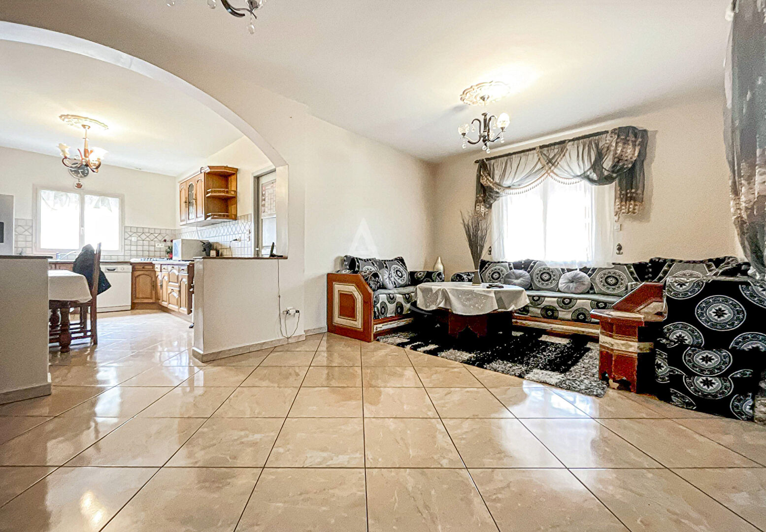 Photo A VENDRE - Grande maison de plain-pied image 5/6