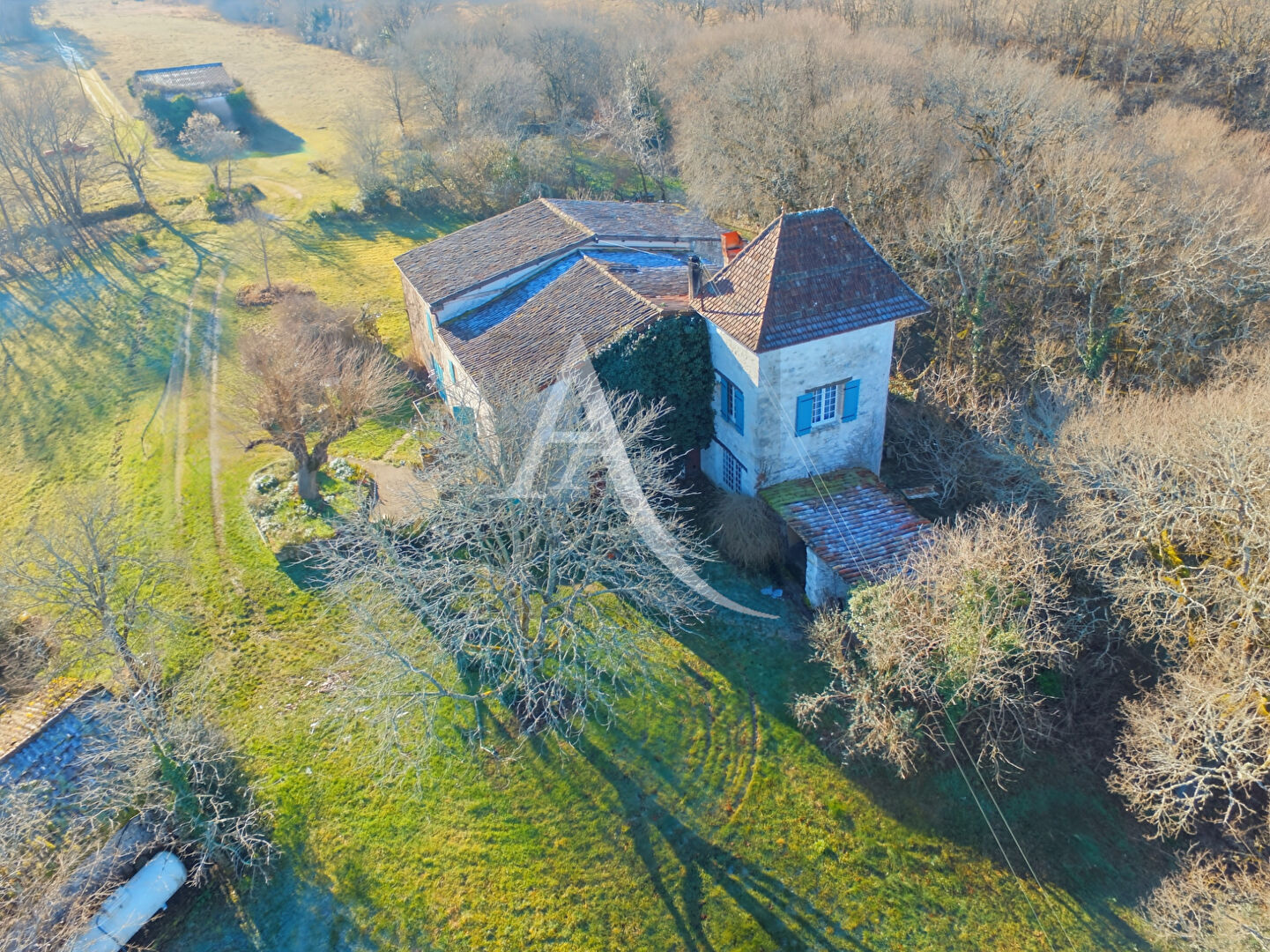 Photo Propriété en pierres avec 26 hectares .. image 2/6