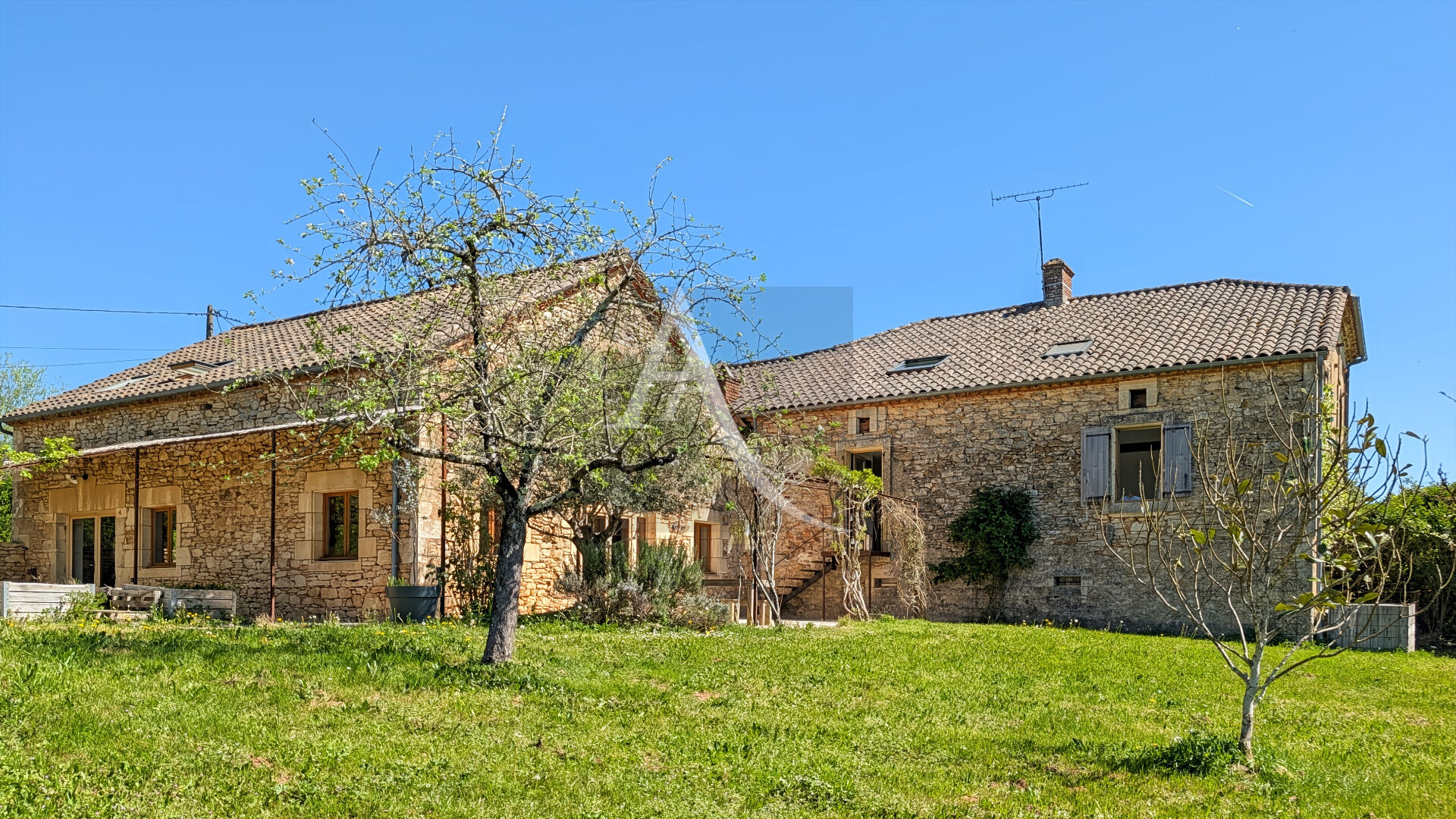 Maison en Pierre et gîte.