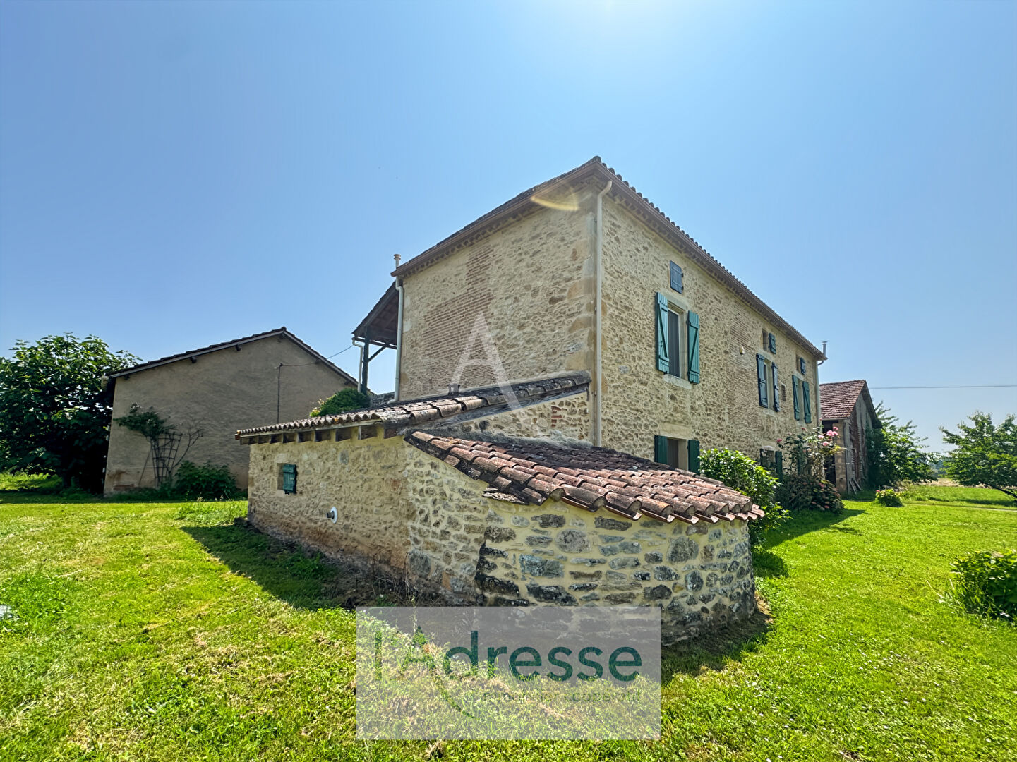 Propriété en pierre avec piscine et dépendances à Duravel (46700)