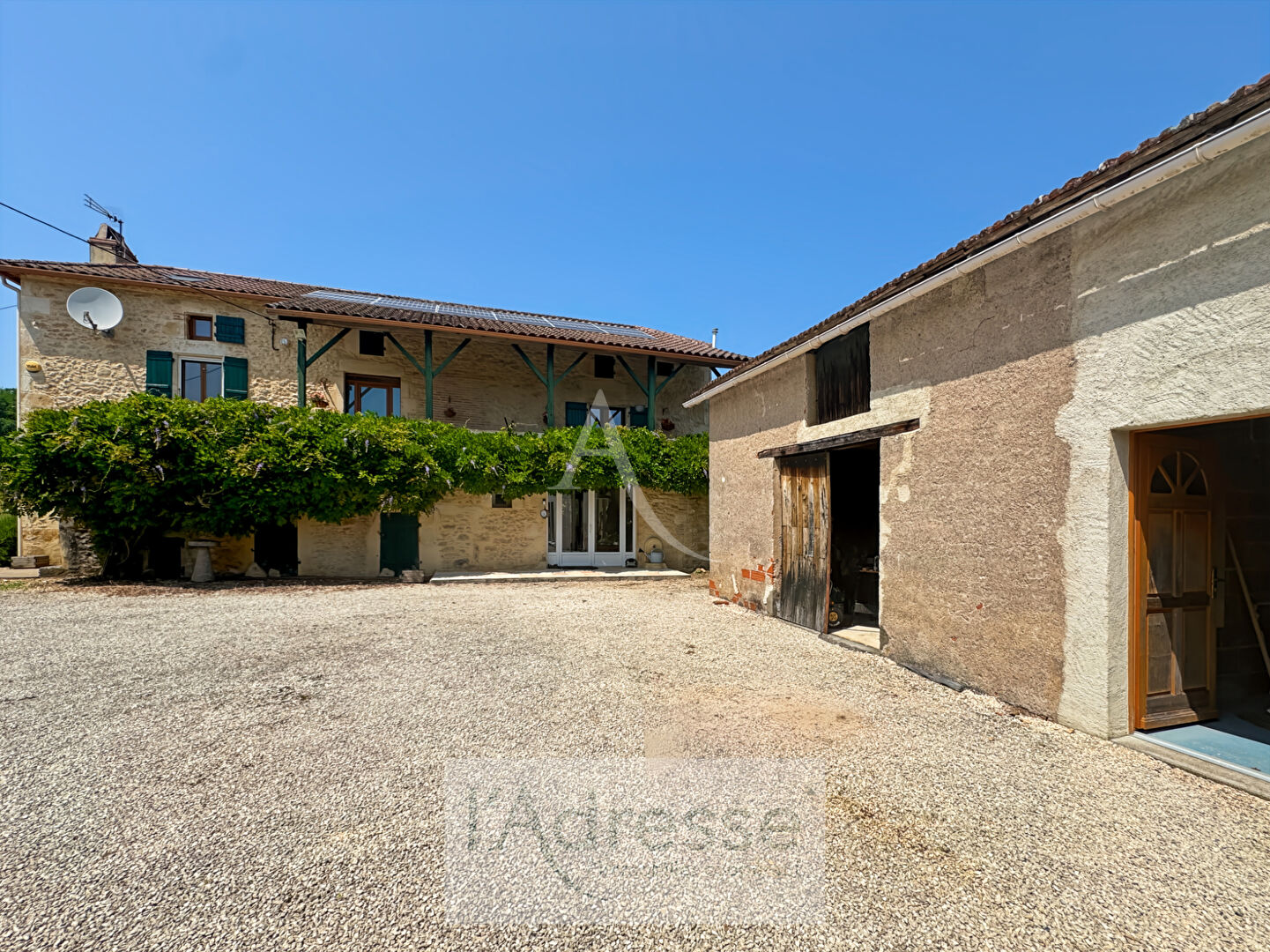 Photo Propriété en pierre avec piscine et dépendances à Duravel (46700) image 5/6