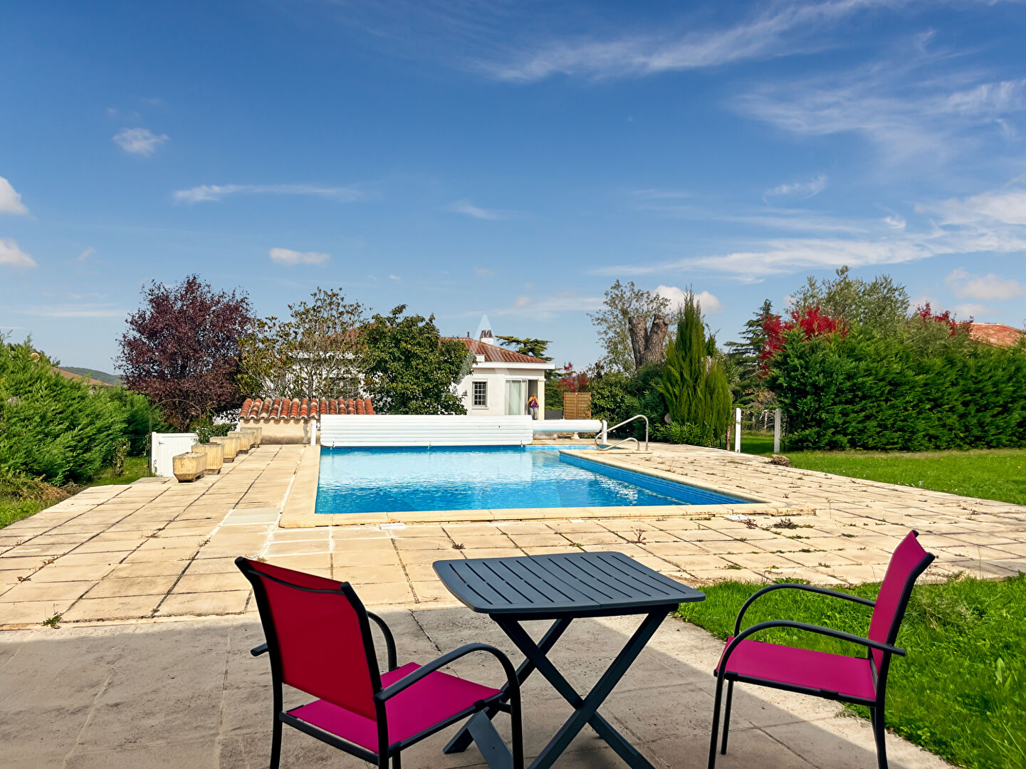 À VENDRE ? Maison rénovée avec gîte indépendant, piscine et jardin clos