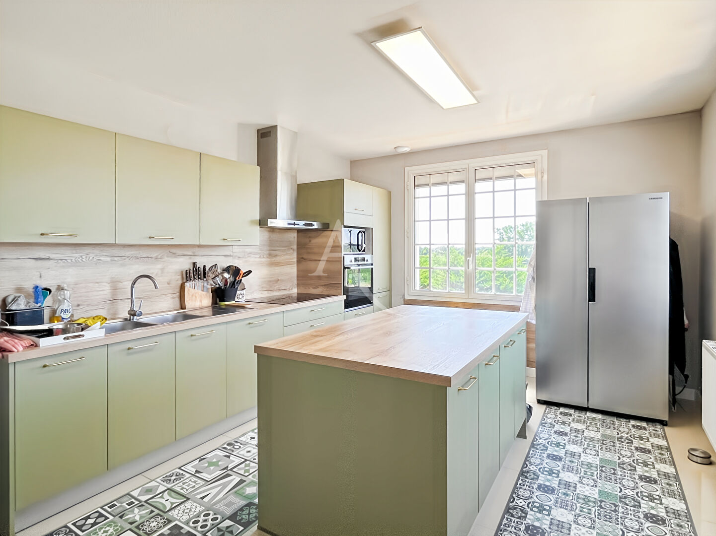 Photo À VENDRE ? Maison rénovée avec gîte indépendant, piscine et jardin clos image 5/6