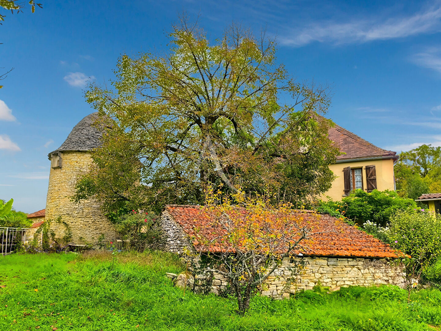 Photo Maison en pierre 221m², 4 chambres, piscine, proche Catus, terrain 6ha. image 1/6
