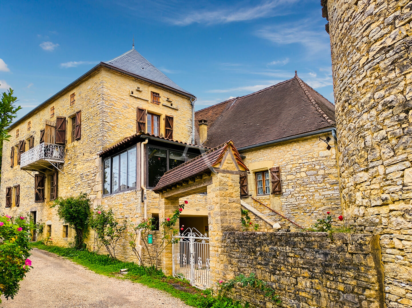 Photo Maison en pierre 221m², 4 chambres, piscine, proche Catus, terrain 6ha. image 2/6