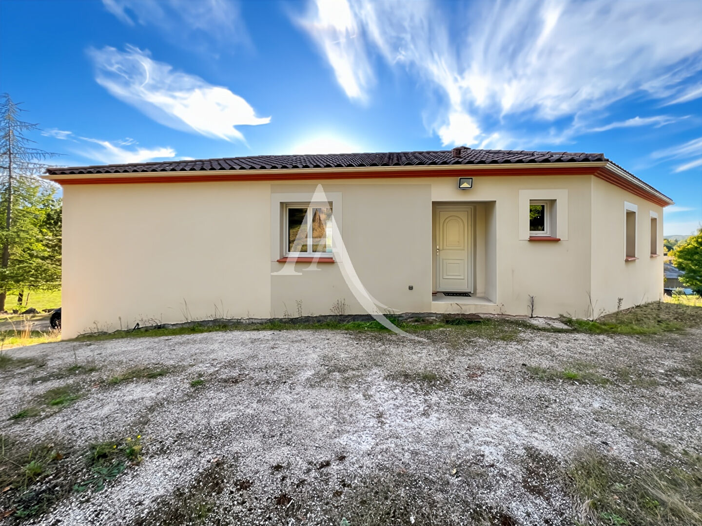 Maison récente avec grand terrain ? À 5 min des commerces, cadre campagne idéal !