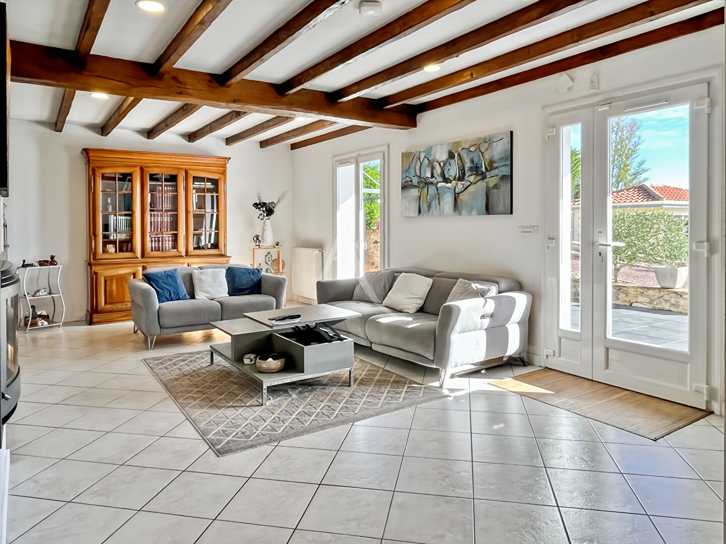 Photo A VENDRE - Superbe maison de plain pied avec piscine, proche des commodités image 3/6