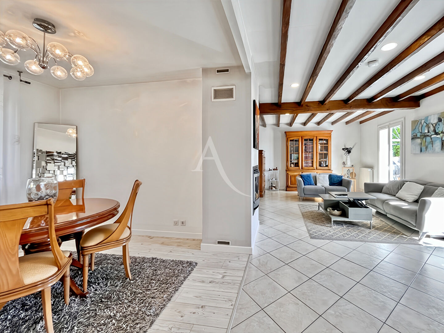 Photo A VENDRE - Superbe maison de plain pied avec piscine, proche des commodités image 5/6