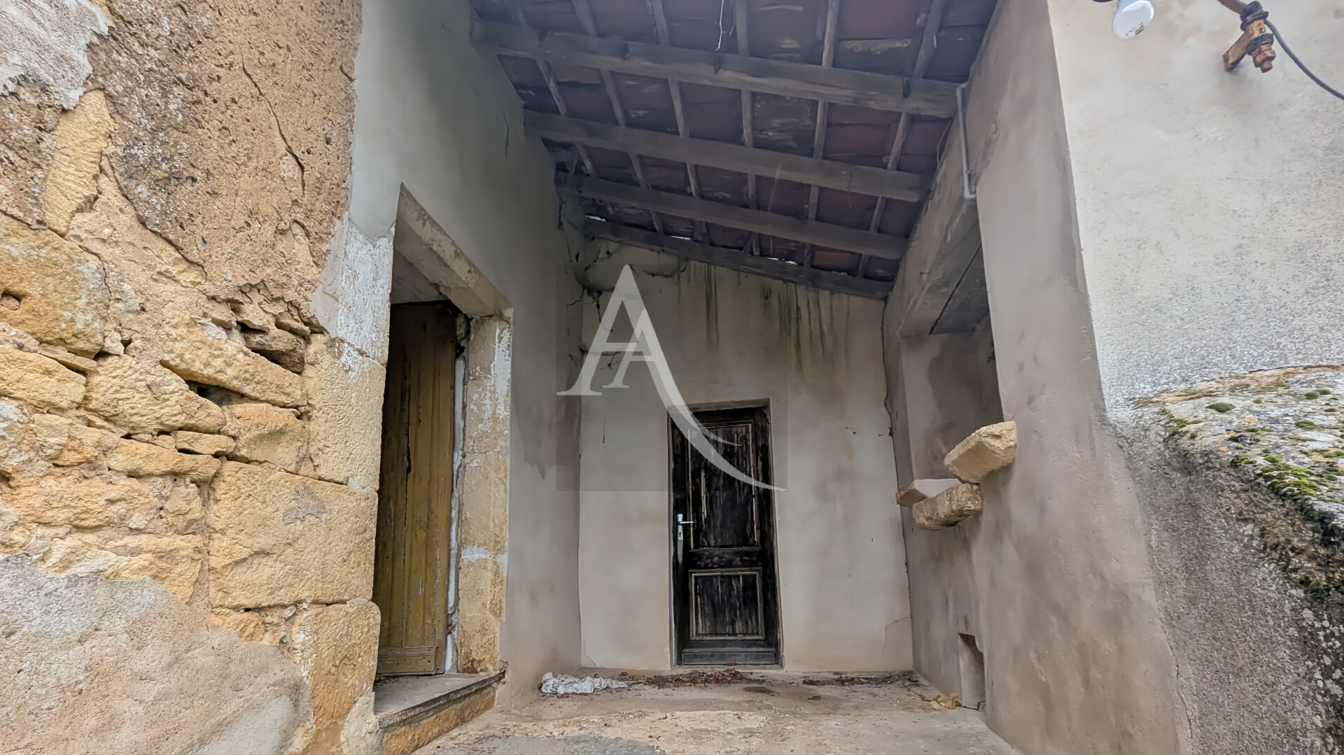 Photo Ancienne ferme en pierre à rénover. image 3/6