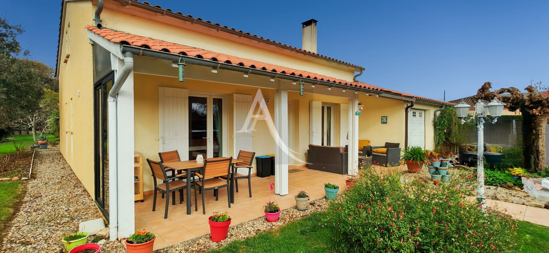 Photo Maison avec piscine sur 1200 m2 de terrain clos image 1/6