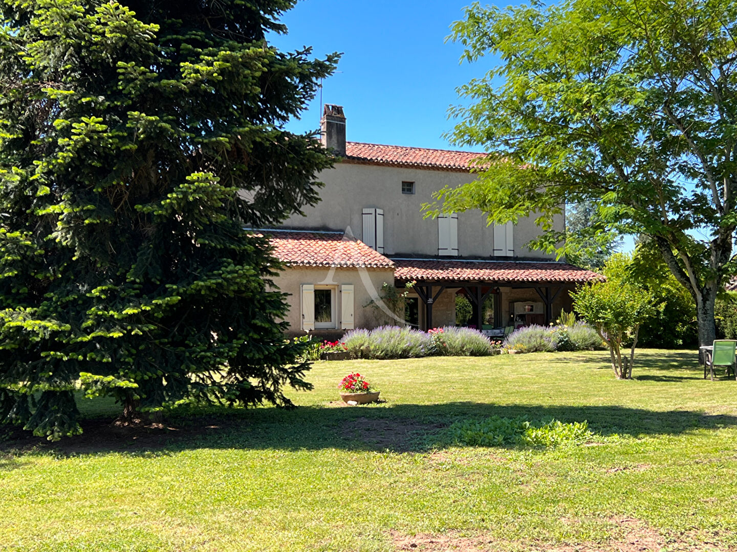 Maison au calme avec grange