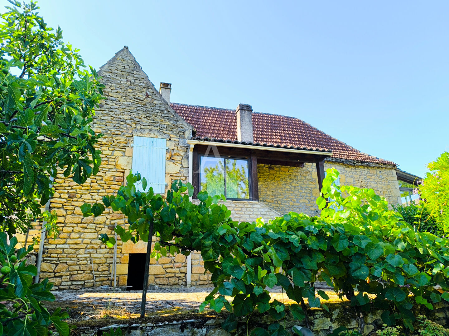 Maison Goujounac 2 chambres, garage, spacieux jardin