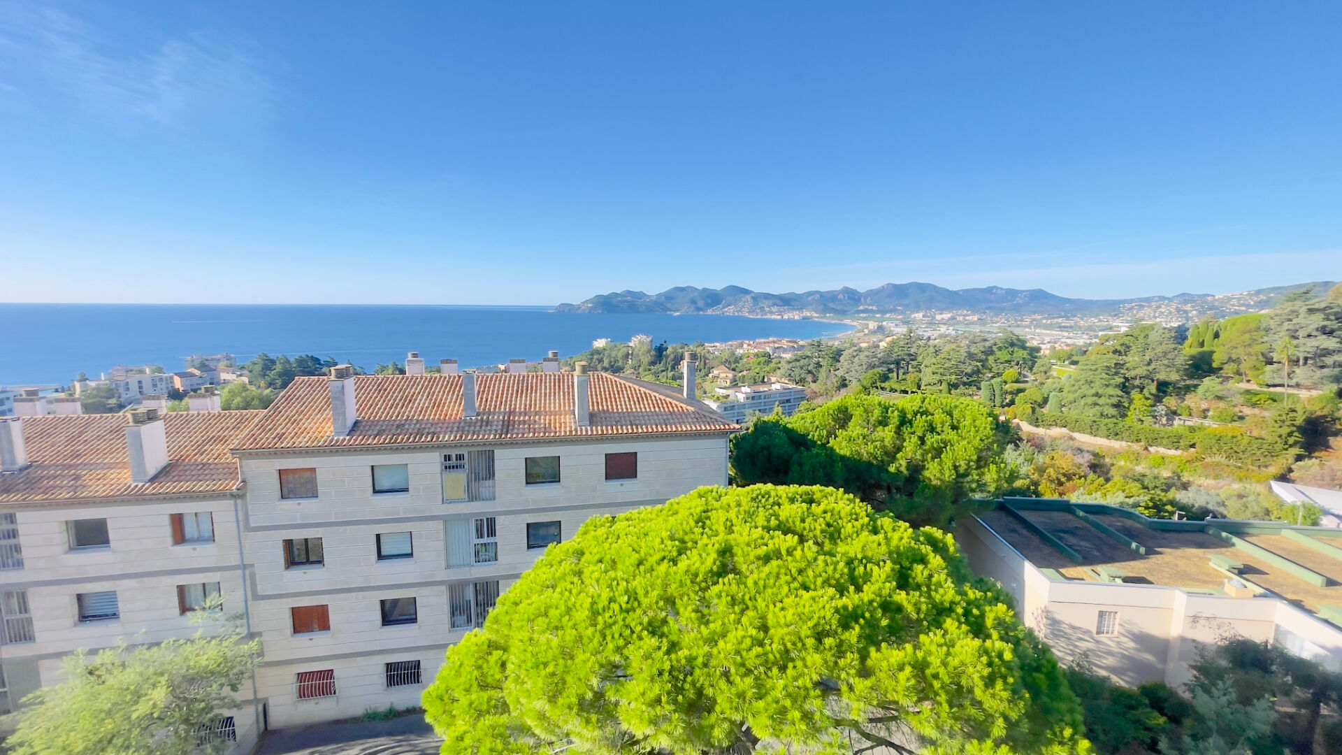 LOCATION VIDE / CANNES - CROIS DES GARDES