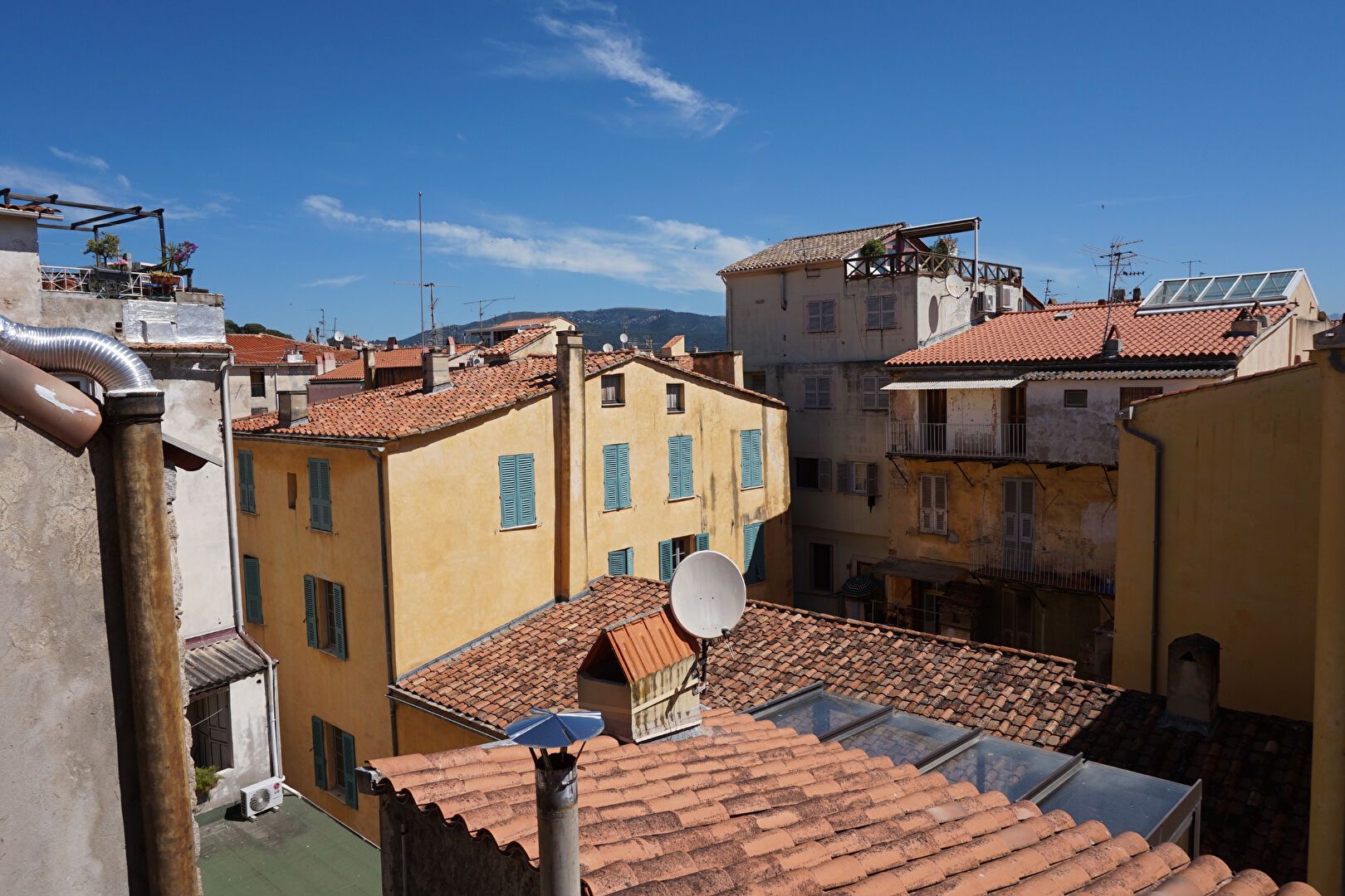 Location 3 pièces Ajaccio - vieille ville -  73 m² avec terrasse -Climatisé