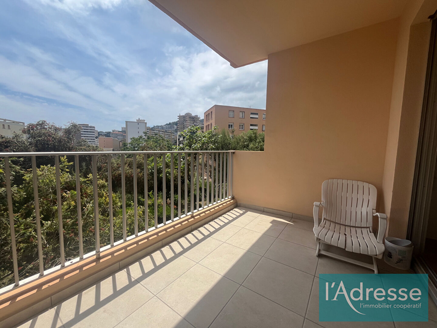 Photo Studio Ajaccio 32 m² -  Proximité centre ville  -  Parking - Vue dégagée image 2/6