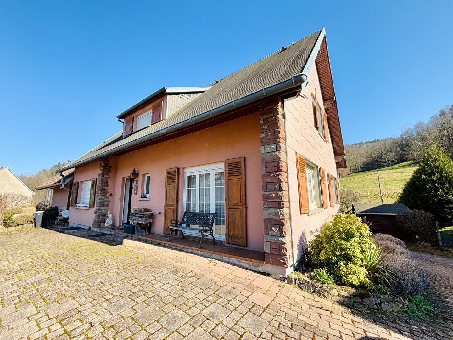 Photo Maison 5 pièces 9.16 ares image 2/6