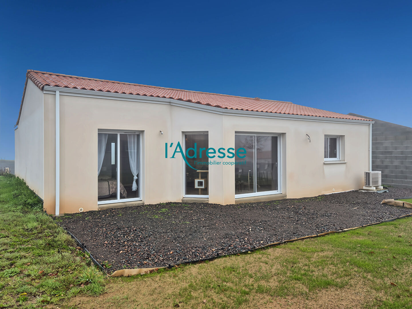 Photo Maison récente de  plain-pied  88 m² habitables + garage image 2/6