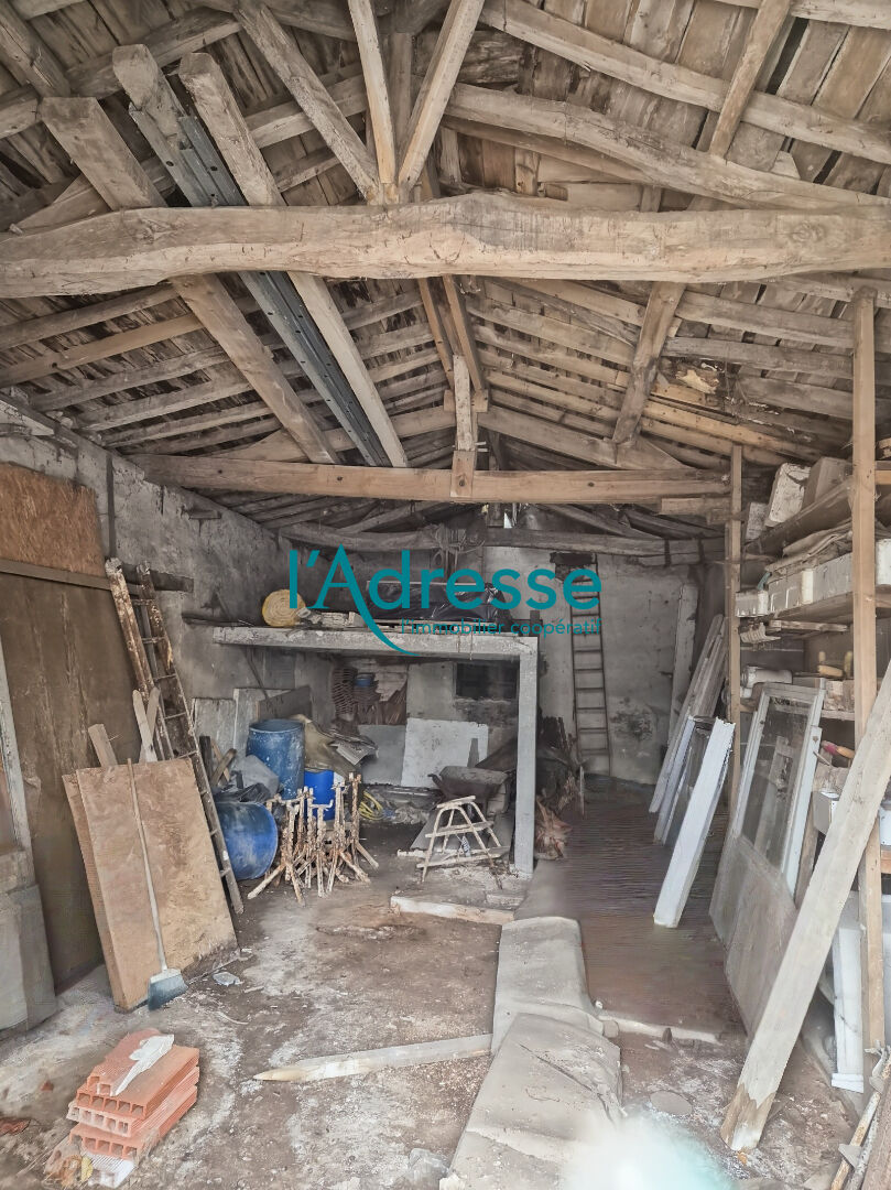 Photo Garage en pierres de 60 m² image 3/4