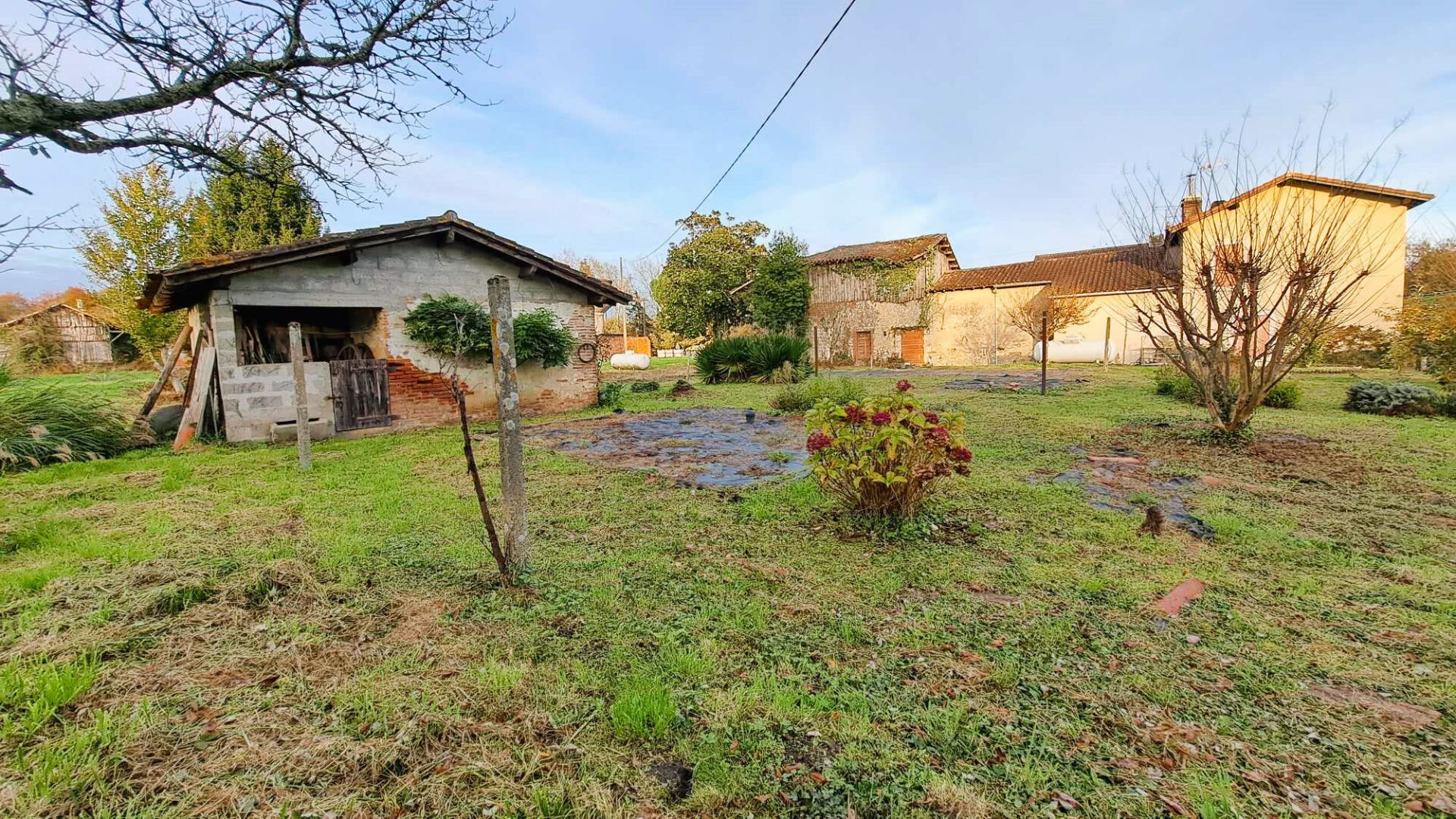 Photo Ancien corps de ferme à proximité de Villeneuve-de-Marsan image 1/5