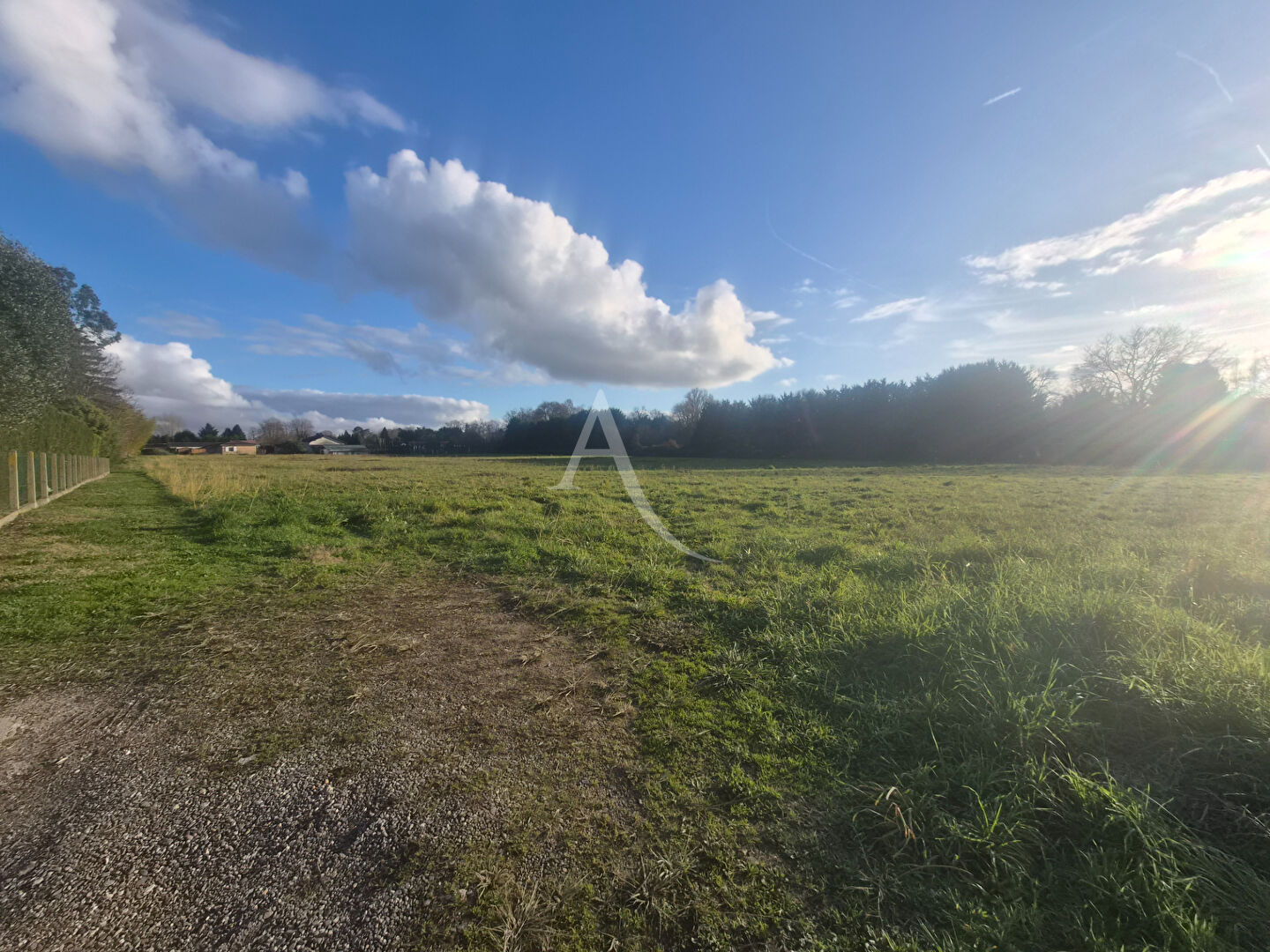 Terrain constructible - Villeneuve-de-Marsan - 1306 m²