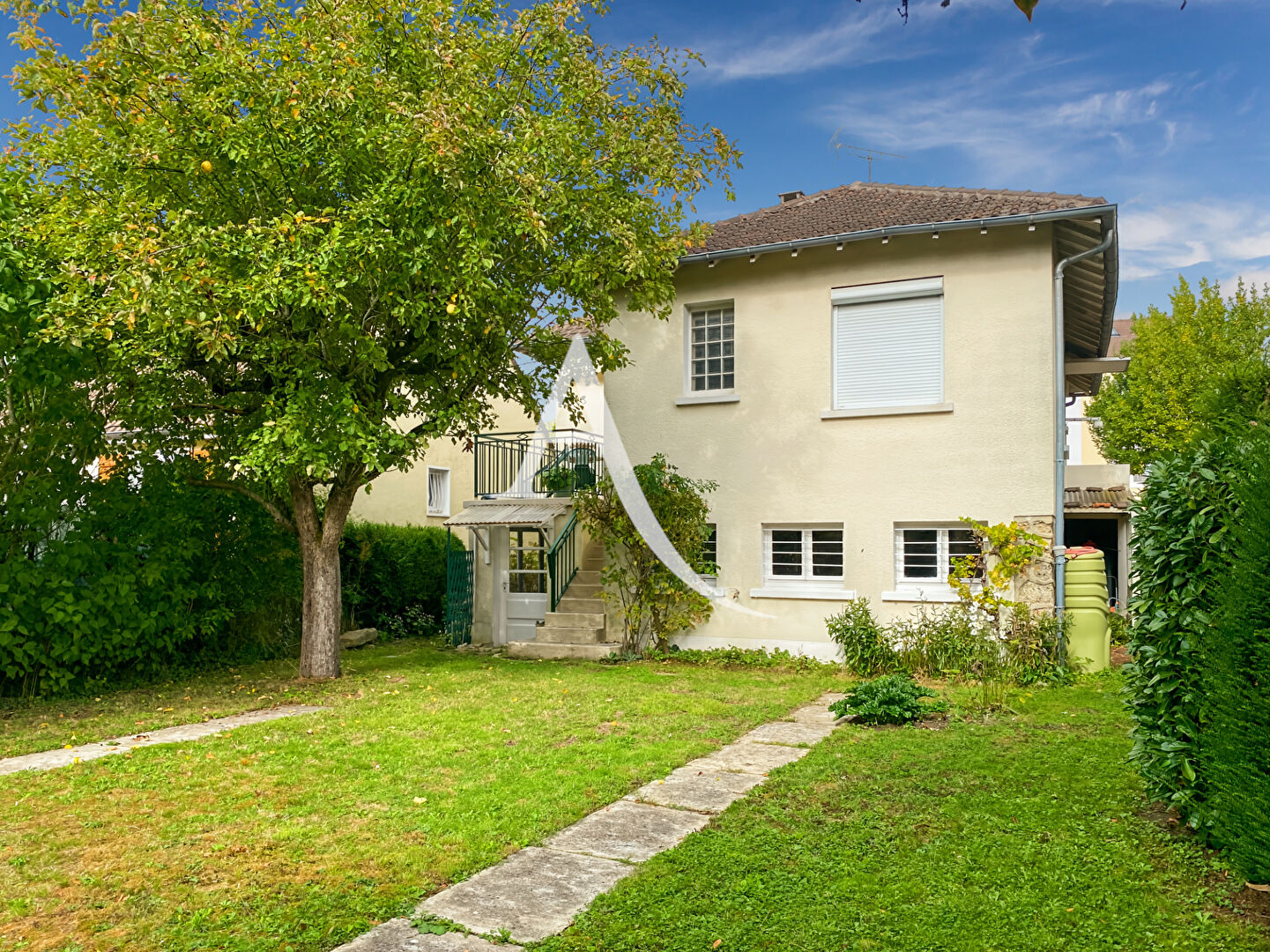 Maison Bois d'Arcy 4 pièce(s) 80 m2 beau potentiel.