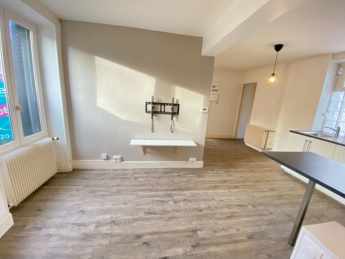 À LOUER - APPARTEMENT - MENNECY