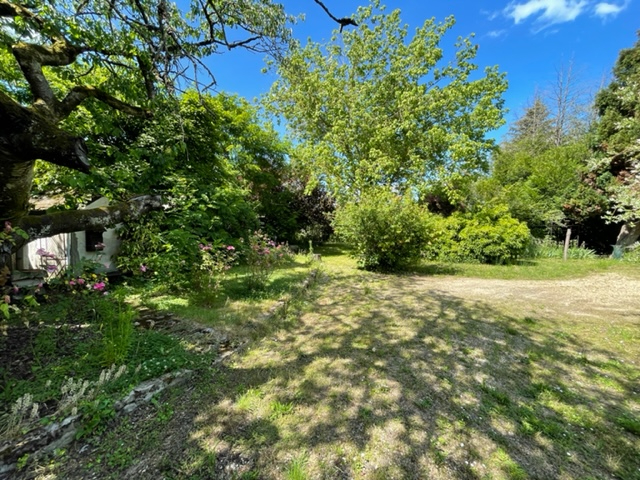 Photo A Vendre : Terrain à bâtir d'environ 600m² image 1/2