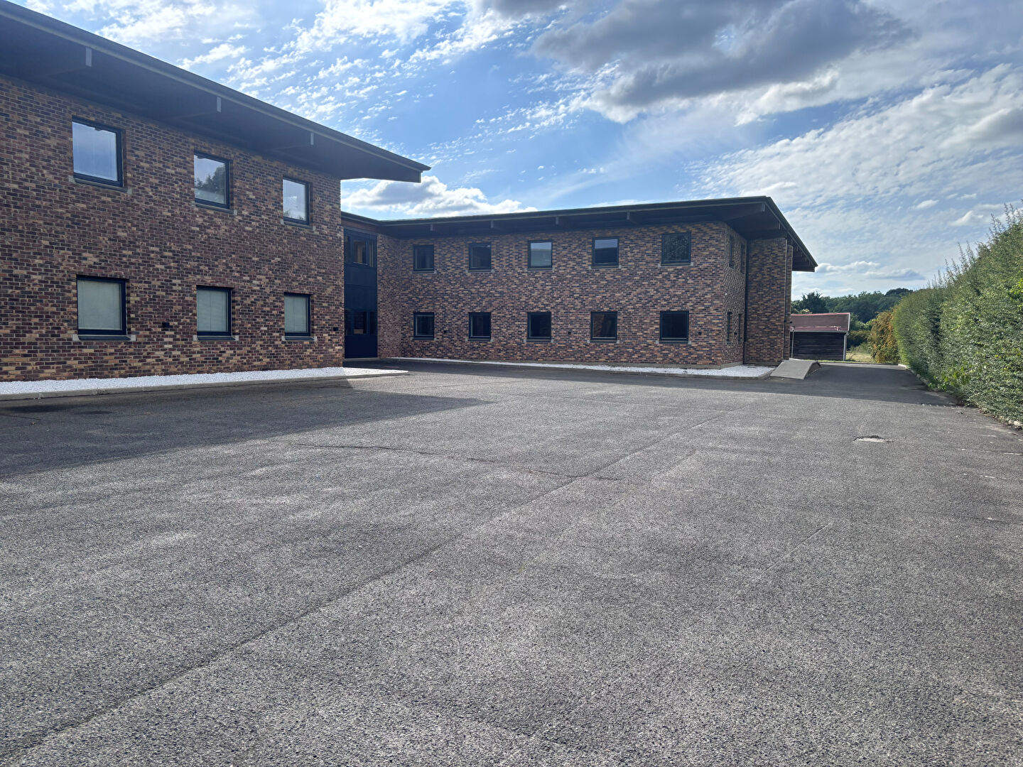 À LOUER - LOCAL COMMERCIAL- MENNECY