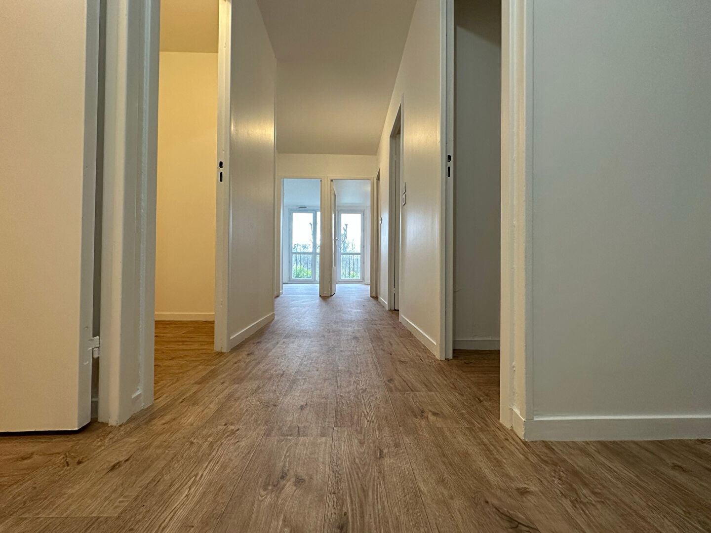 Photo APPARTEMENT 3 PIECES VENDU LOUE (RENTA 8%) CAUCRIAUVILLE image 4/6