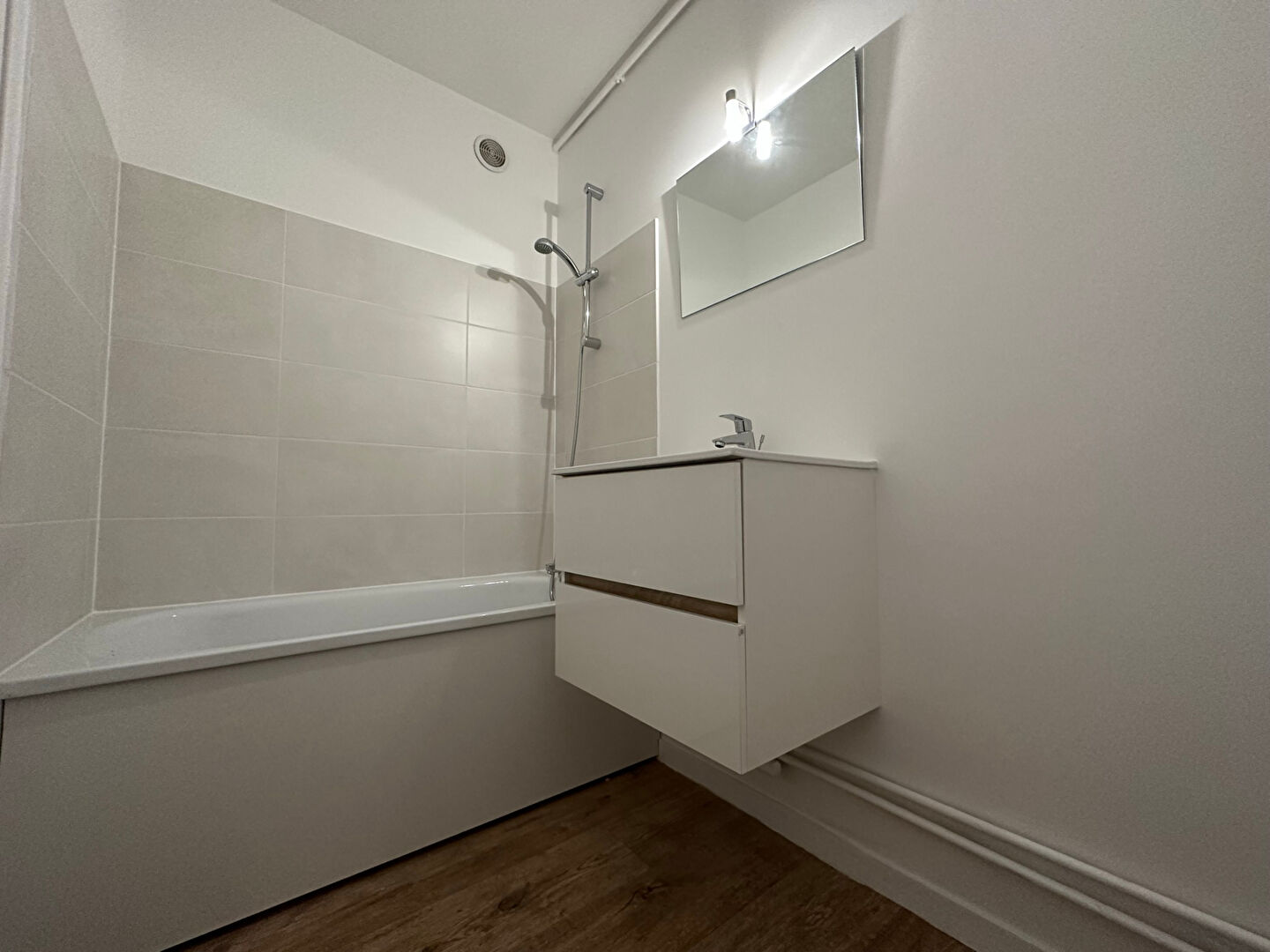 Photo APPARTEMENT 3 PIECES VENDU LOUE (RENTA 8%) CAUCRIAUVILLE image 5/6