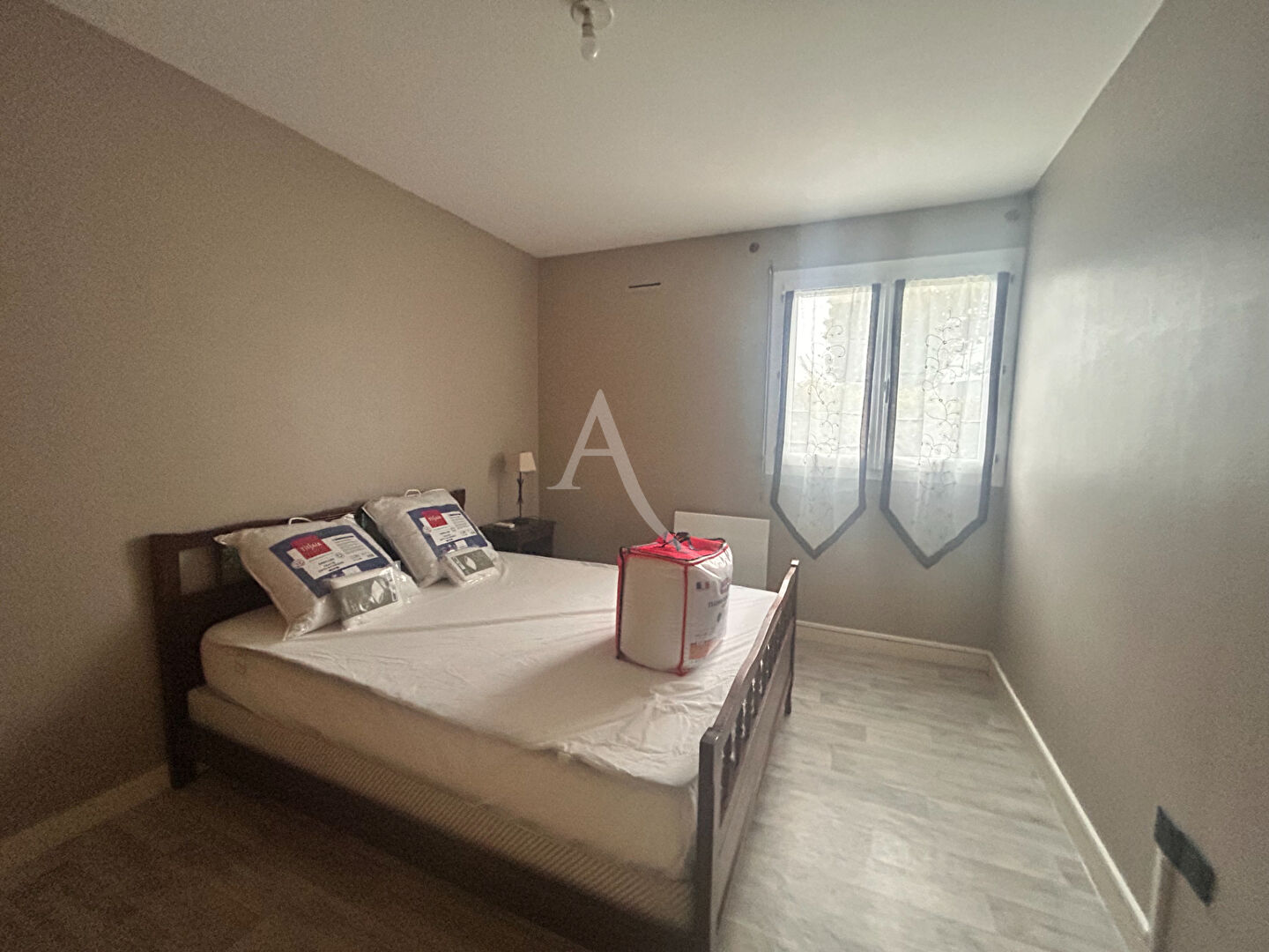 Photo Appartement  2 pièce(s) 45 m2. libre . dalle béton image 1/6