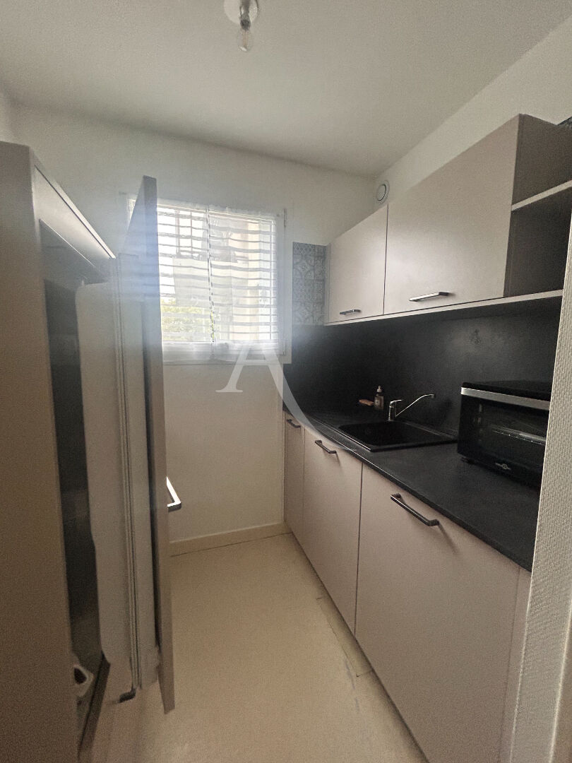 Photo Appartement  2 pièce(s) 45 m2. libre . dalle béton image 6/6