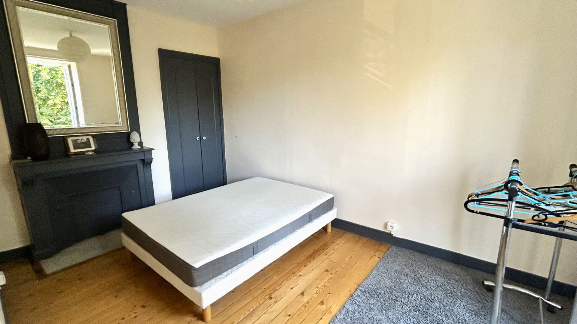 Photo St Michel . 1 Chambre. Meublé. Calme image 6/6