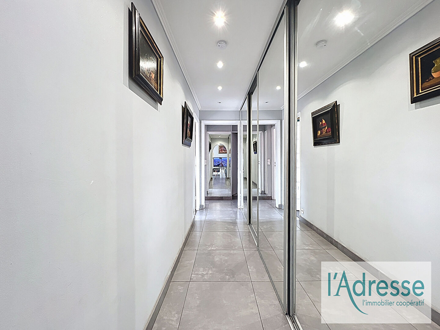 Photo Dernier étage Proche centre ville image 2/6