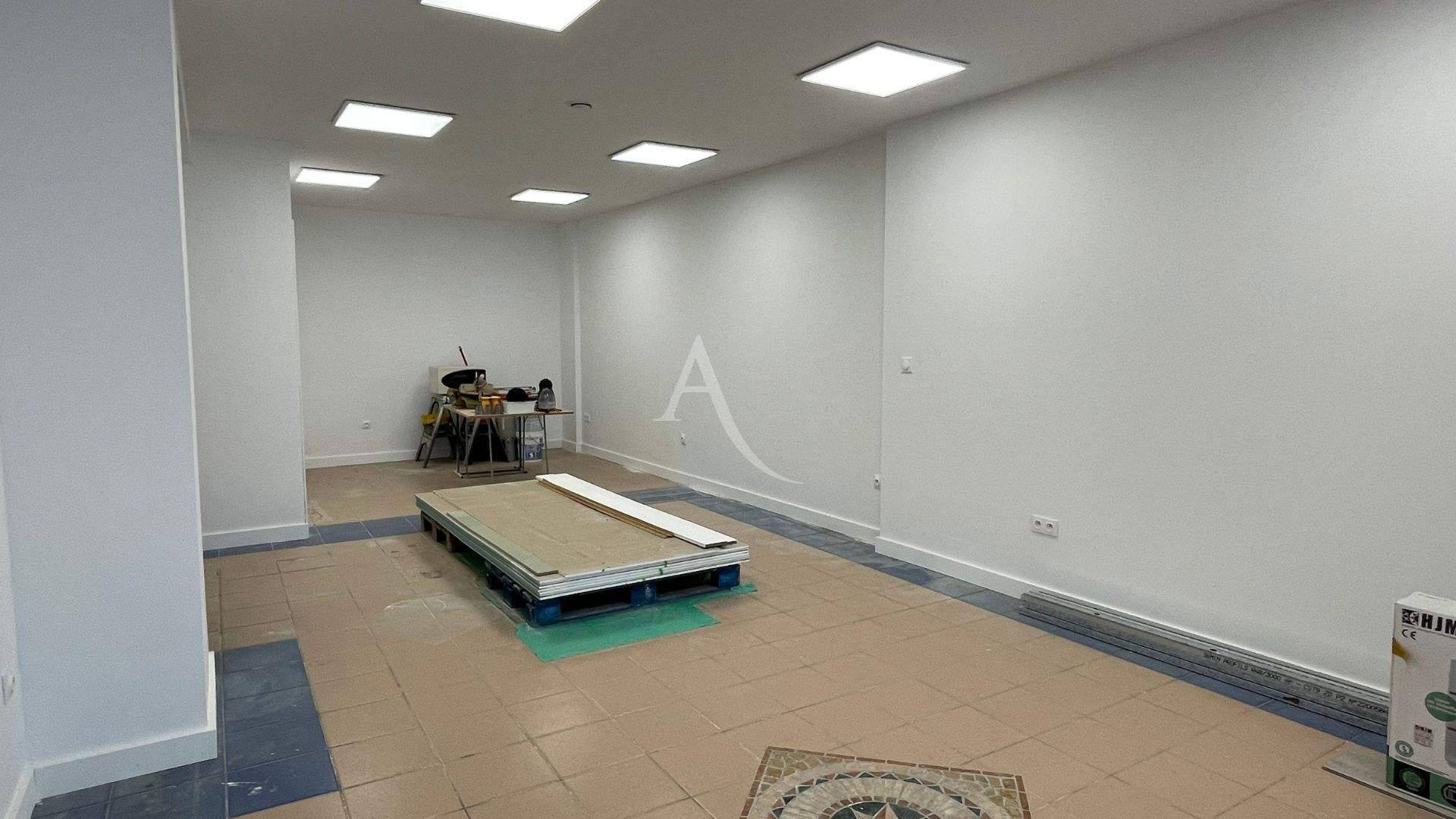 À LOUER  LOCAL COMMERCIAL 61 m² ? LOOS