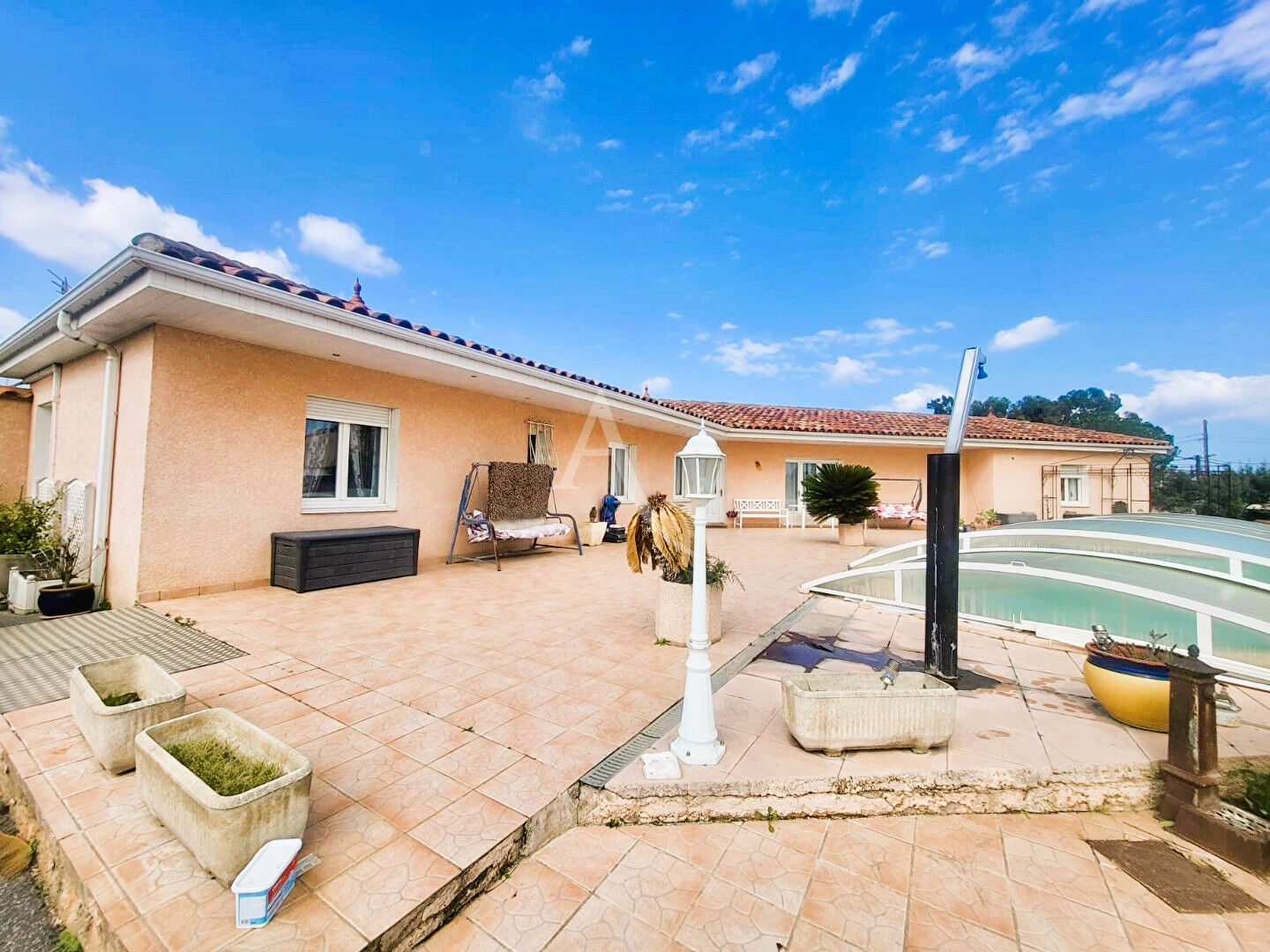 Photo Maison Pia / Plain pied / Piscine / Garage image 1/6