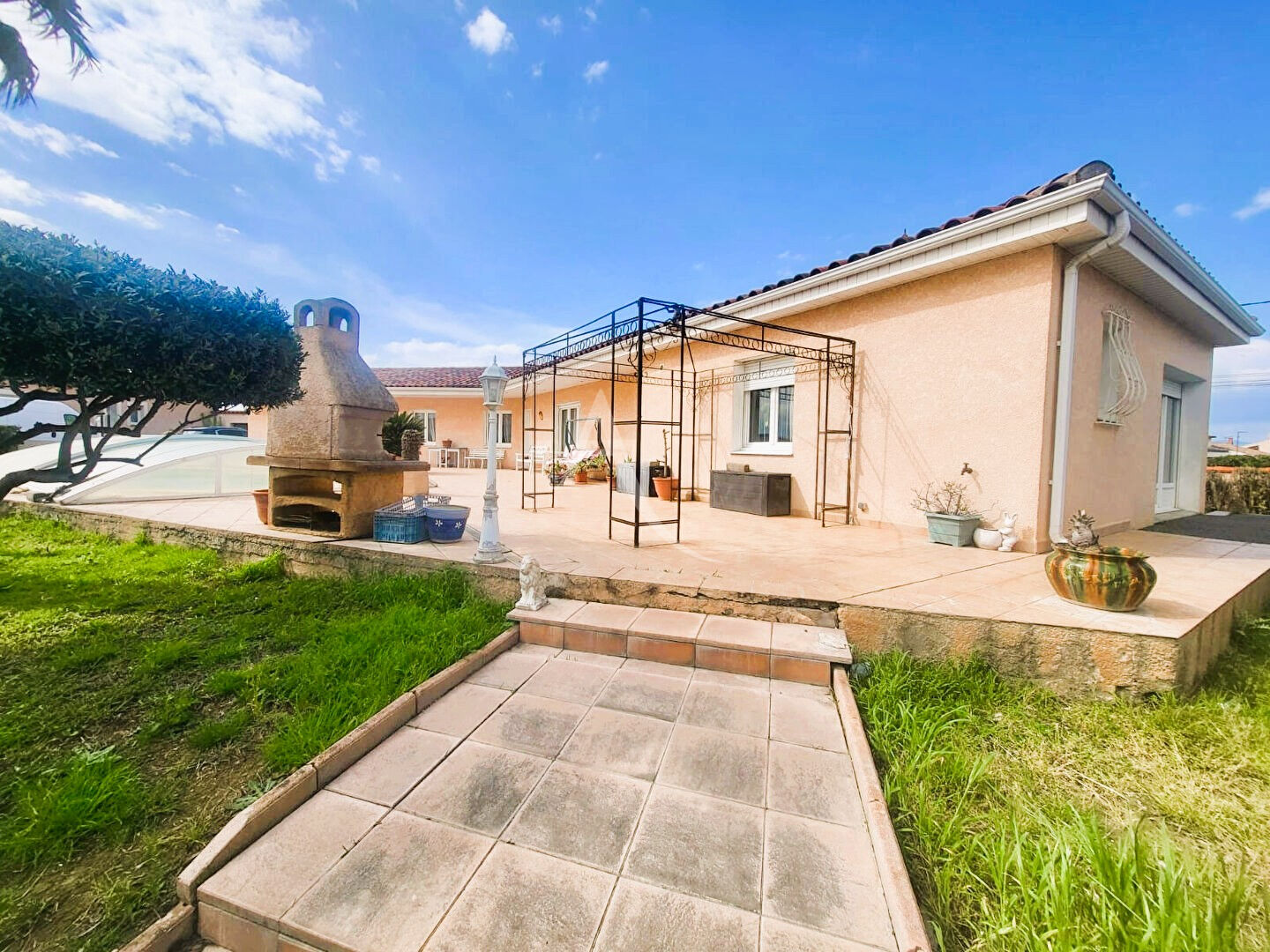 Photo Maison Pia / Plain pied / Piscine / Garage image 3/6