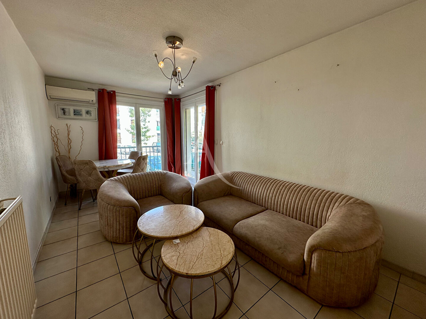 Bel Appartement lumineux 3 pièce(s), balcon, cave sur palier secteur Vertefeuille / Moulin à vent